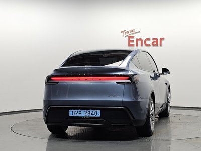 TESLA MODEL Y - 4