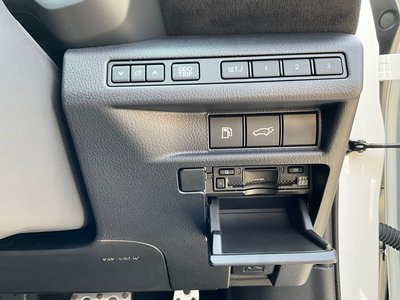 2025 Lexus LBX — миниатюра 17