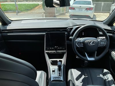 2025 Lexus LBX — миниатюра 12