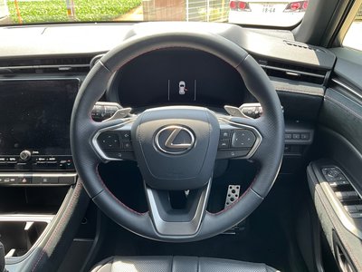 2025 Lexus LBX — миниатюра 11