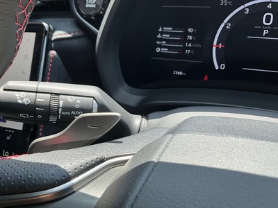2025 Lexus LBX — миниатюра 26