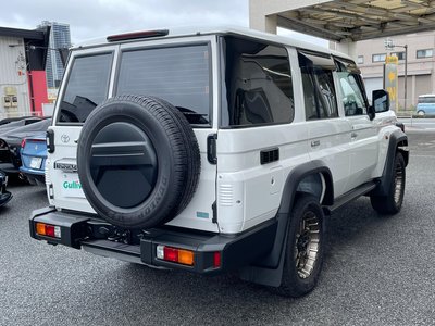 TOYOTA LAND CRUISER 70 - 7