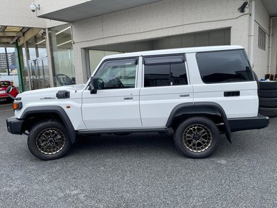 TOYOTA LAND CRUISER 70 - 8