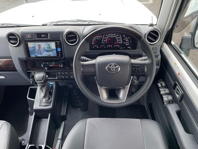 TOYOTA LAND CRUISER 70 - 2