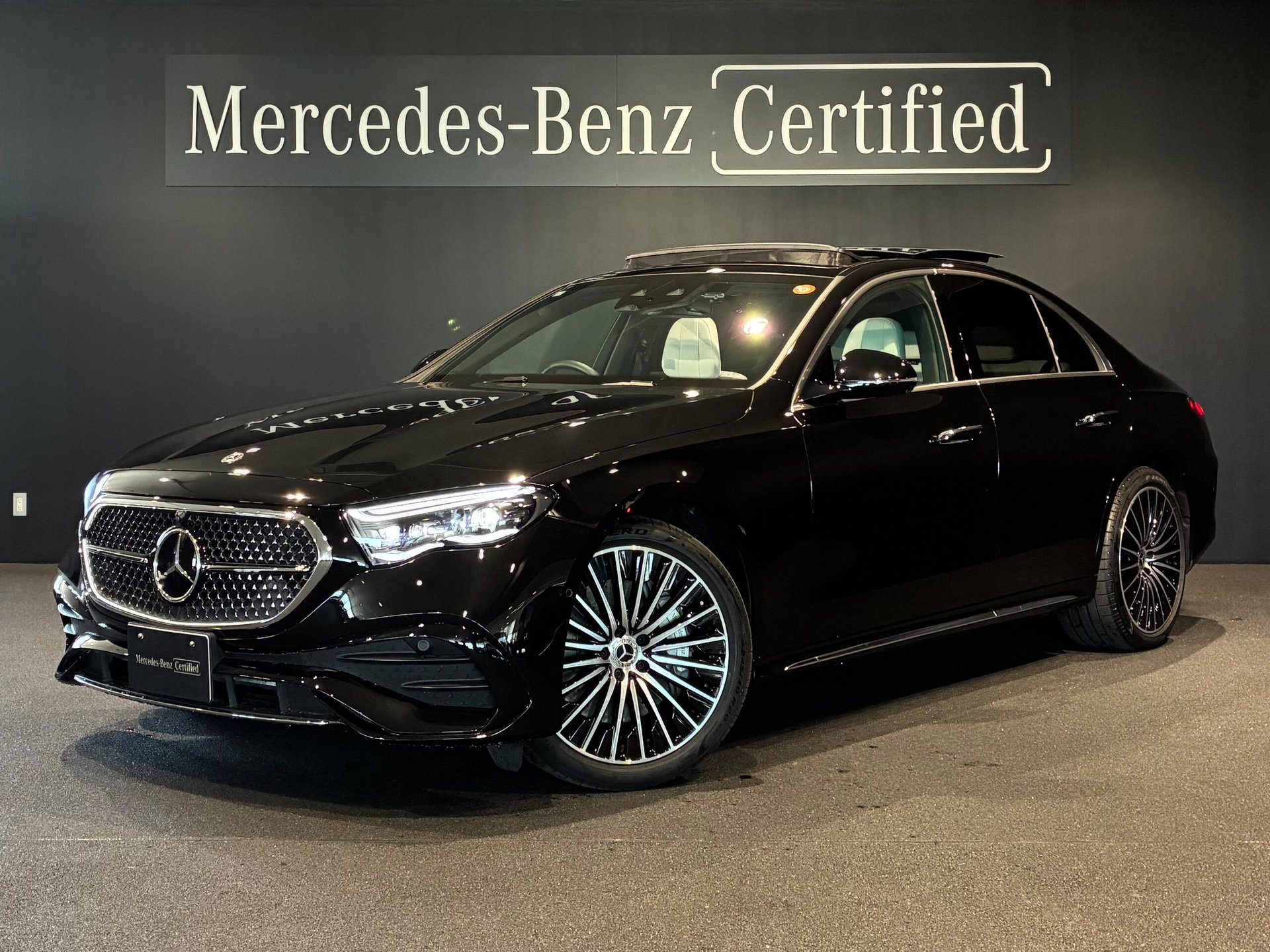 MERCEDES-BENZ E-CLASS - View 1