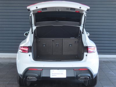 صورة 9 لـ 2025 Porsche MACAN