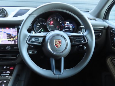 2025 Porsche MACAN thumbnail 12