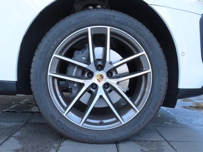 2025 Porsche MACAN thumbnail 16