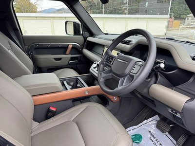 LAND ROVER DEFENDER - 5