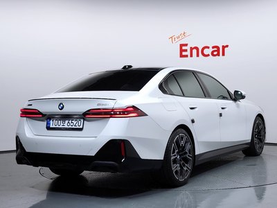 2025 BMW 5 SERIES 照片 3