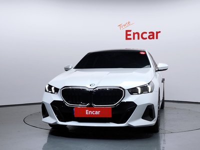 2025 BMW 5 SERIES 照片 2
