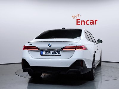 2025 BMW 5 SERIES 照片 4