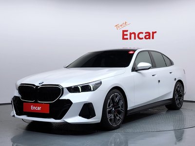 2025 BMW 5 SERIES 照片 1