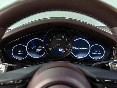 PORSCHE PANAMERA - 8