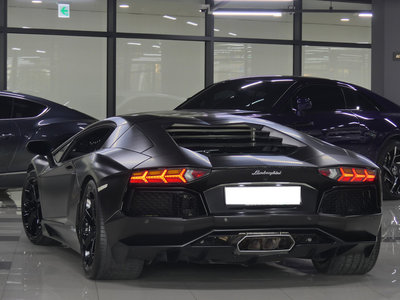 LAMBORGHINI AVENTADOR - 2