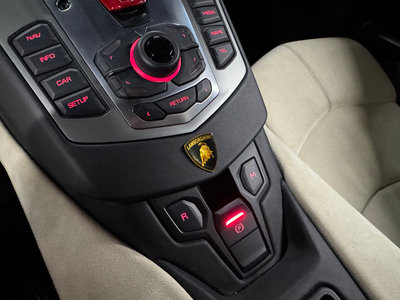 LAMBORGHINI AVENTADOR - 10