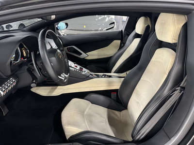 LAMBORGHINI AVENTADOR - 5