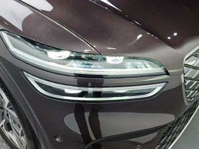 GENESIS ELECTRIFIED GV70 - 9