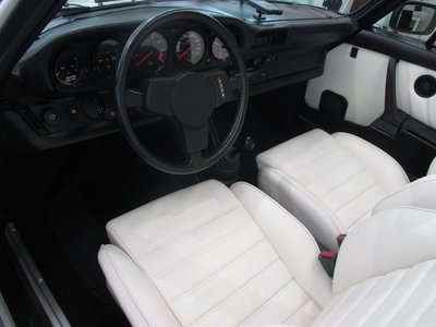 PORSCHE 911 CABRIOLET - 8