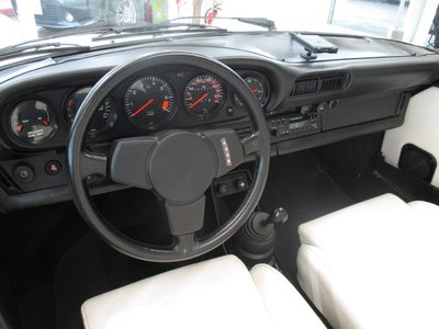 PORSCHE 911 CABRIOLET - 7