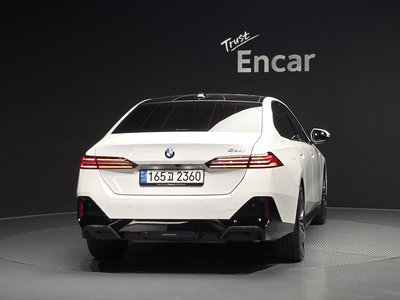 2024 BMW 5 SERIES photo 3