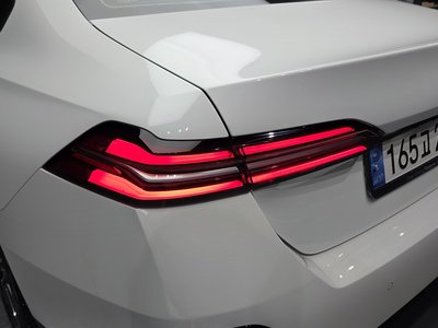 2024 BMW 5 SERIES photo 10