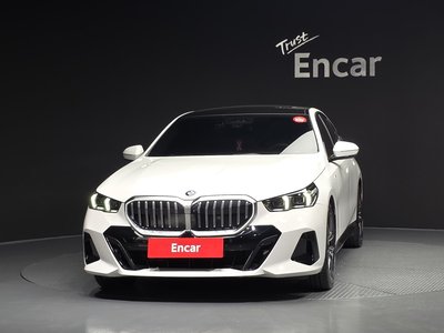 2024 BMW 5 SERIES photo 2