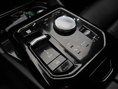 2024 BMW 5 SERIES thumbnail 12