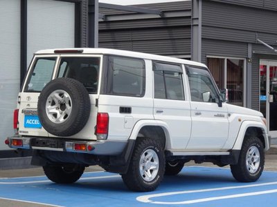 TOYOTA LAND CRUISER 70 - 9