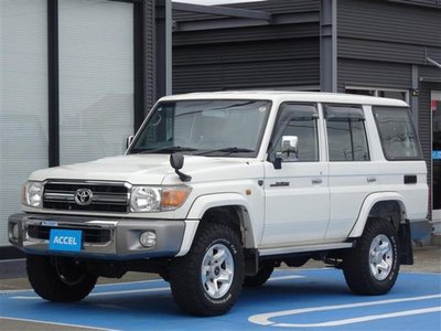 TOYOTA LAND CRUISER 70 - 1
