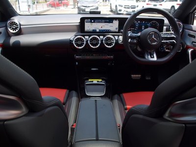 2025 Mercedes-BENZ A-CLASS AMG 缩略图 18