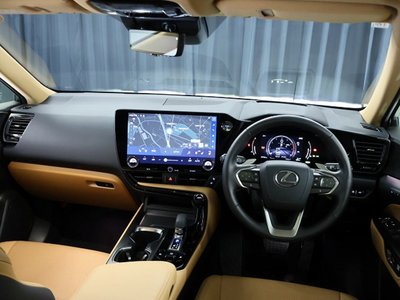 صورة 9 لـ 2023 Lexus NX
