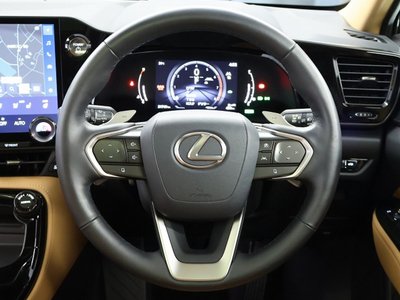 صورة 8 لـ 2023 Lexus NX