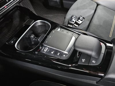 MERCEDES-BENZ CLA - 9