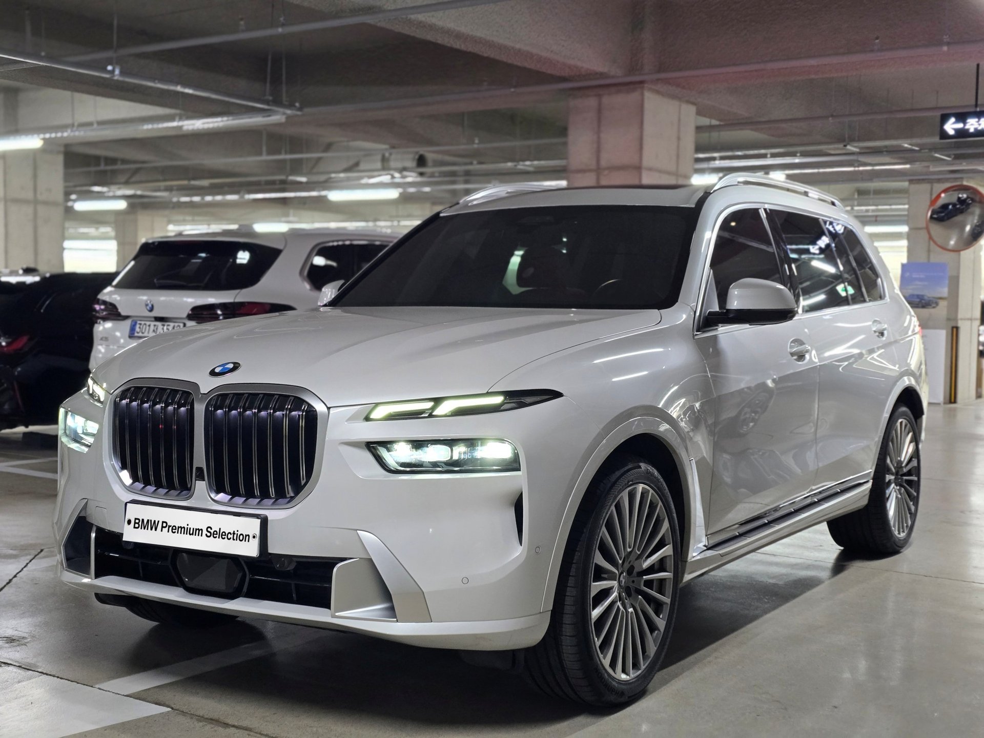 BMW X7 - View 1