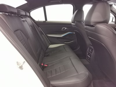 2025 BMW 3 SERIES — миниатюра 51
