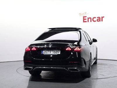 2025 Mercedes-BENZ E-CLASS photo 3