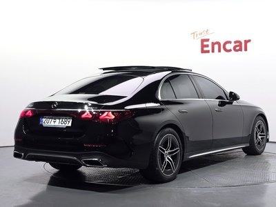 2025 Mercedes-BENZ E-CLASS photo 4