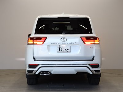 TOYOTA LAND CRUISER 300 - 8