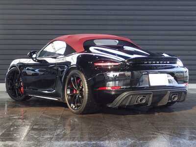 PORSCHE 718 SPYDER - 9