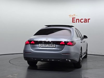 MERCEDES-BENZ E-CLASS - 4