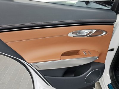 2022 Genesis GV70 thumbnail 15