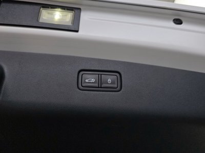 2022 Genesis GV70 thumbnail 31