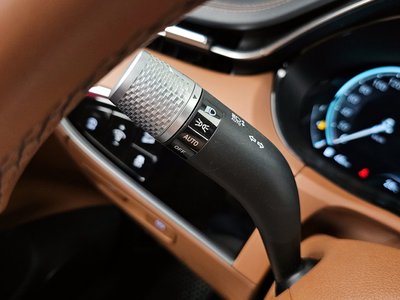2022 Genesis GV70 thumbnail 35