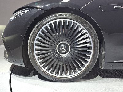 MERCEDES-BENZ EQS - 6