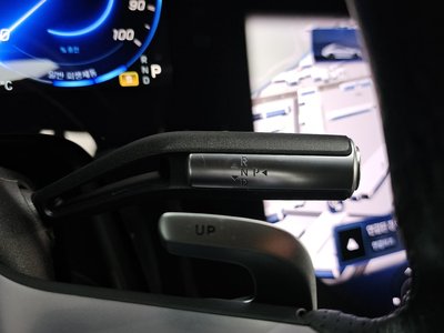 MERCEDES-BENZ EQS - 9