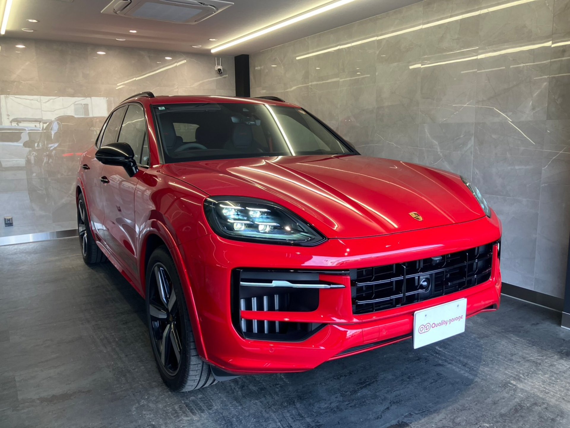 PORSCHE CAYENNE - View 1