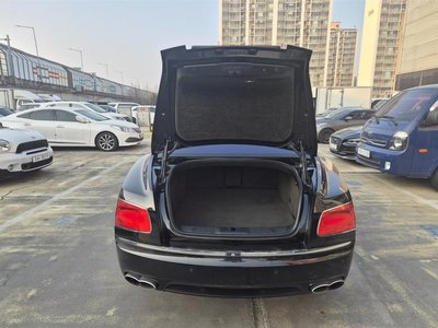 BENTLEY FLYING SPUR - 6