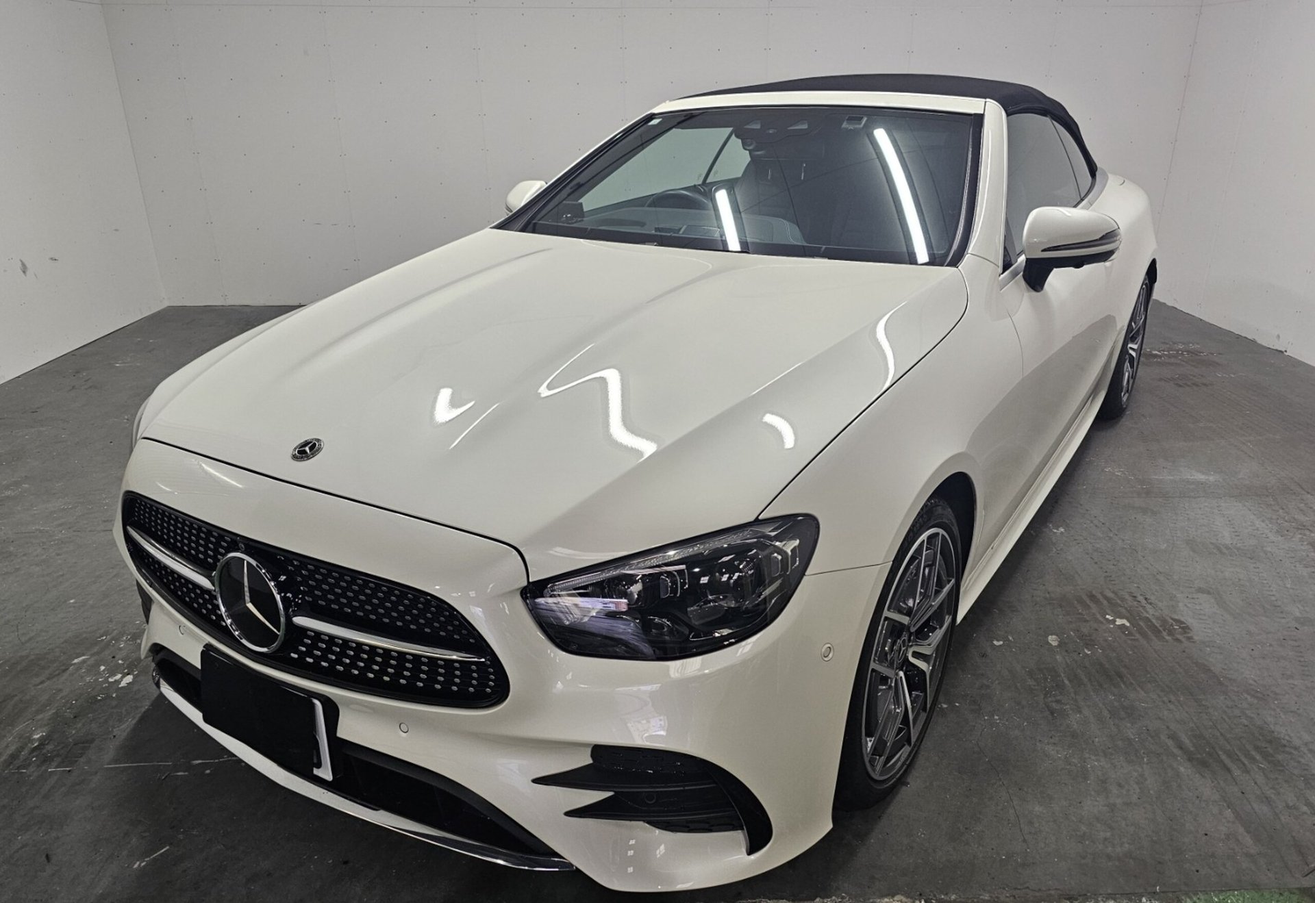 MERCEDES-BENZ E-CLASS CABRIOLET - View 1