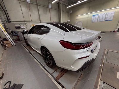 BMW 8 SERIES - 2
